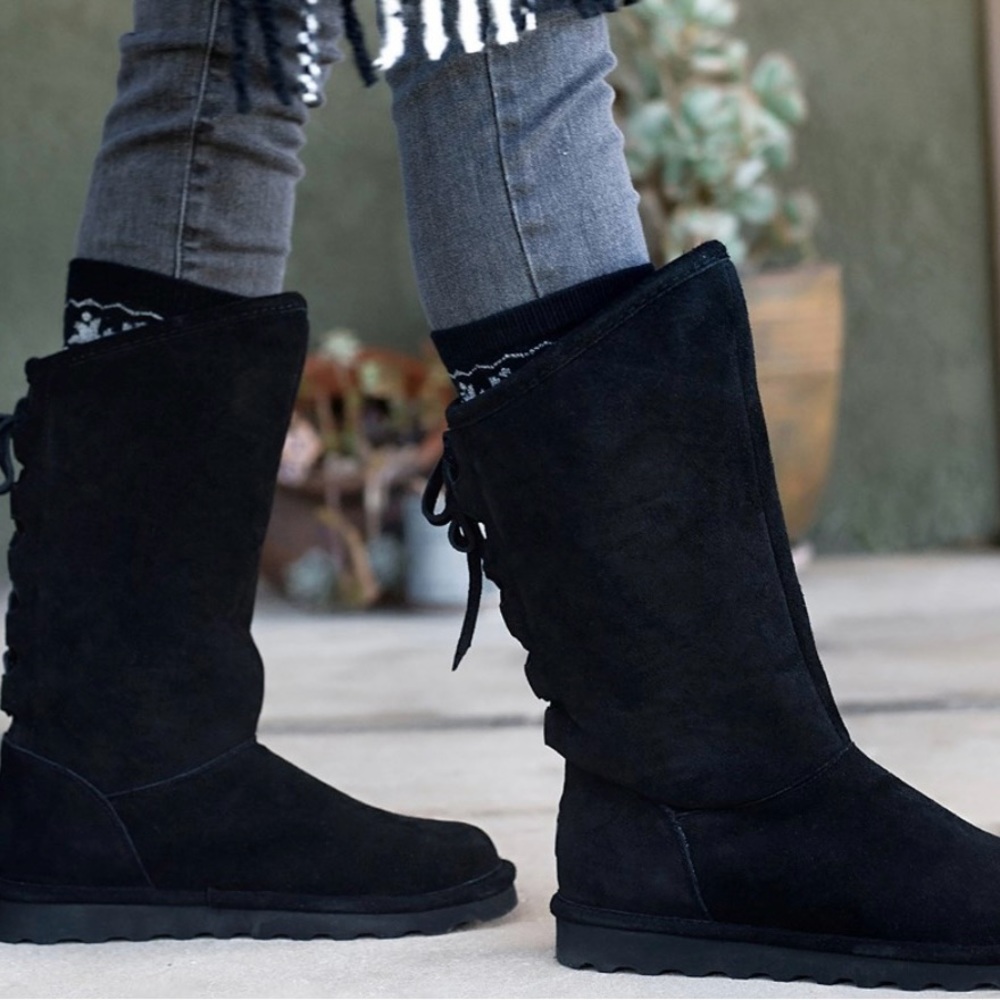 Bearpaw winter boots. Size8 Black